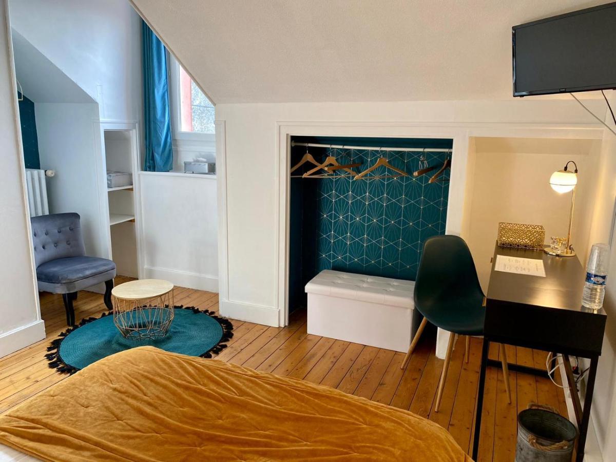 Logis Hotel La Tourelle Du Beffroi ブルボン・ランシー エクステリア 写真