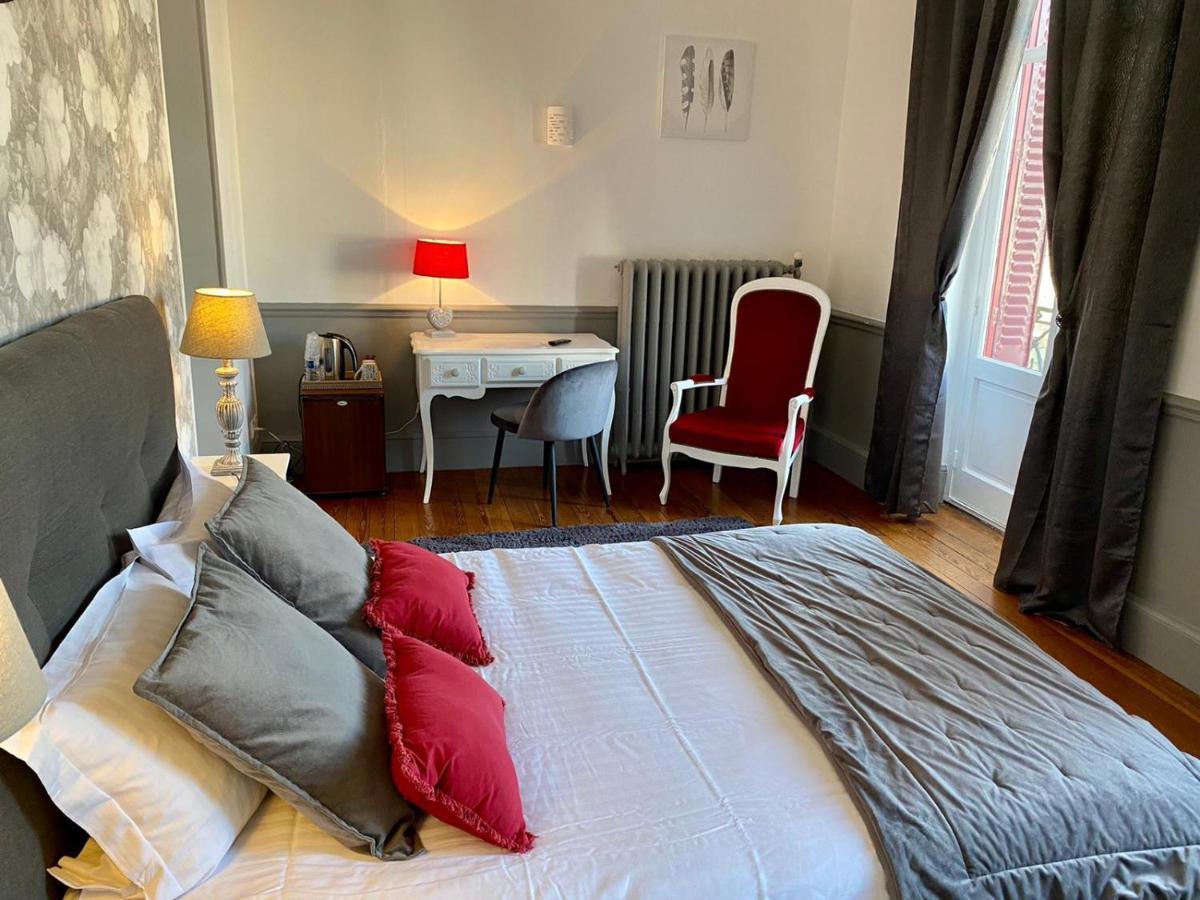 Logis Hotel La Tourelle Du Beffroi ブルボン・ランシー エクステリア 写真